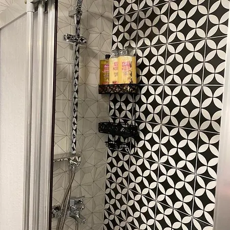 & Cozy In Kadikoy 아파트